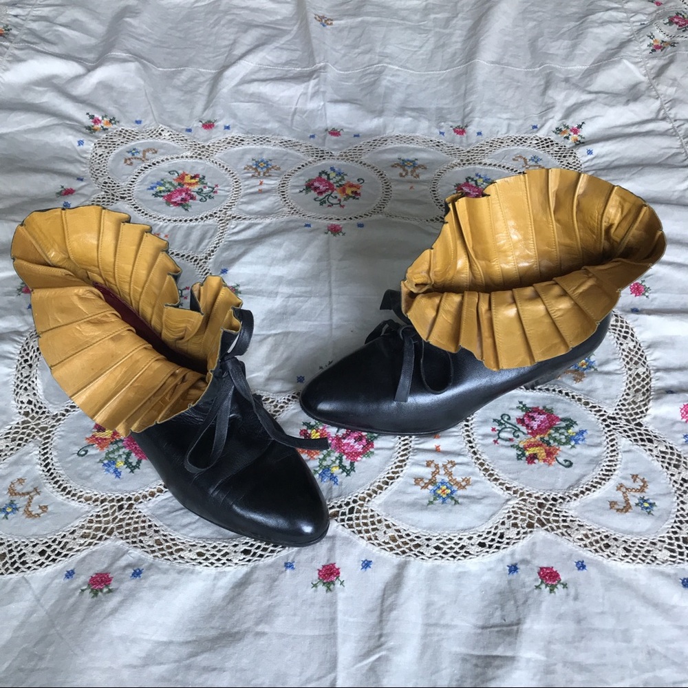 Vintage Fratelli Rossetti Pleated Foldover Booties